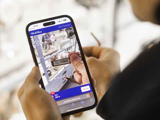 person som betaler med svea checkout i butikk