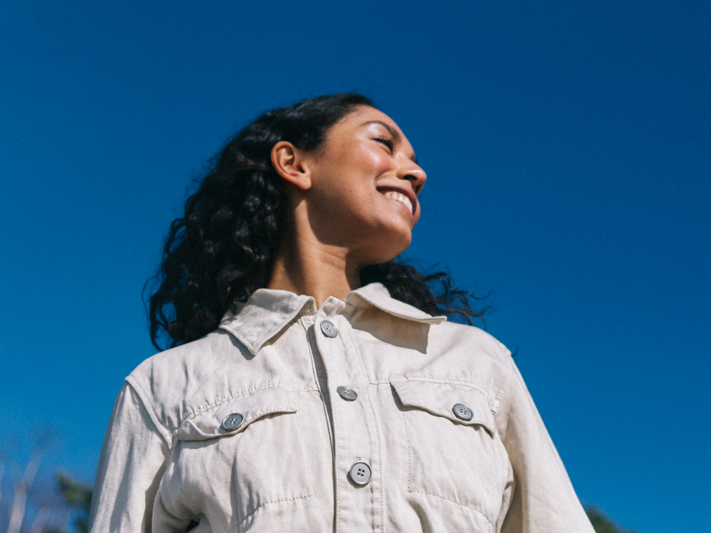 Kvinne som har spart penger ved å refinansiere smålån hos svea