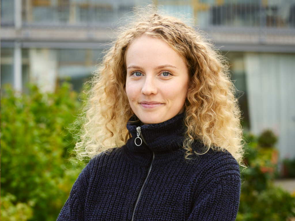 Kvinne som har refinansiert kredittkortgjeld hos svea