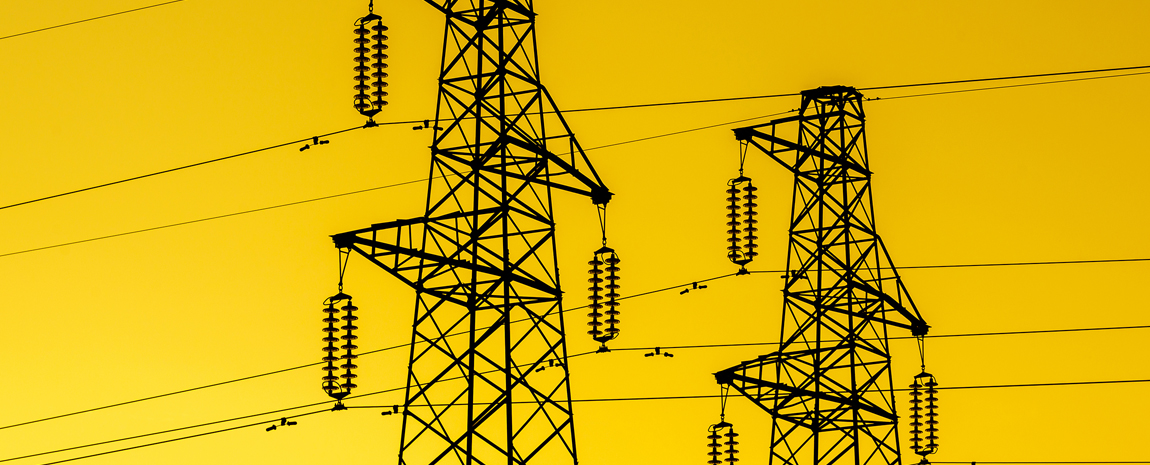 Elstolpar mot gul bakgrund