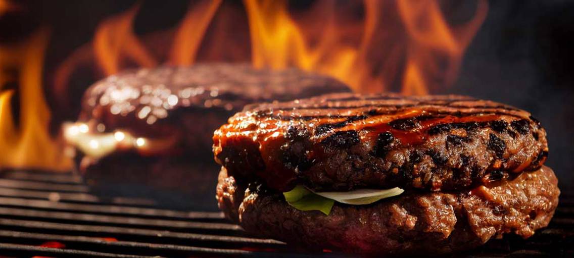 Hamburgare på grillgaller