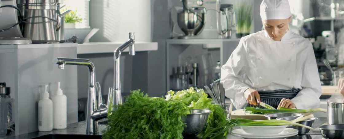 Kock i lunchrestaurang