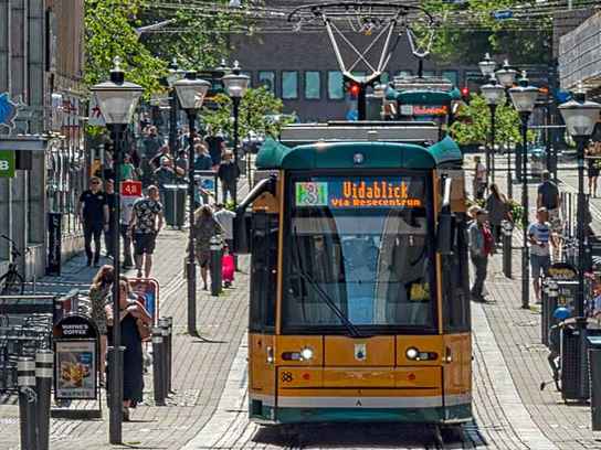 Spårvagn och shoppinggata
