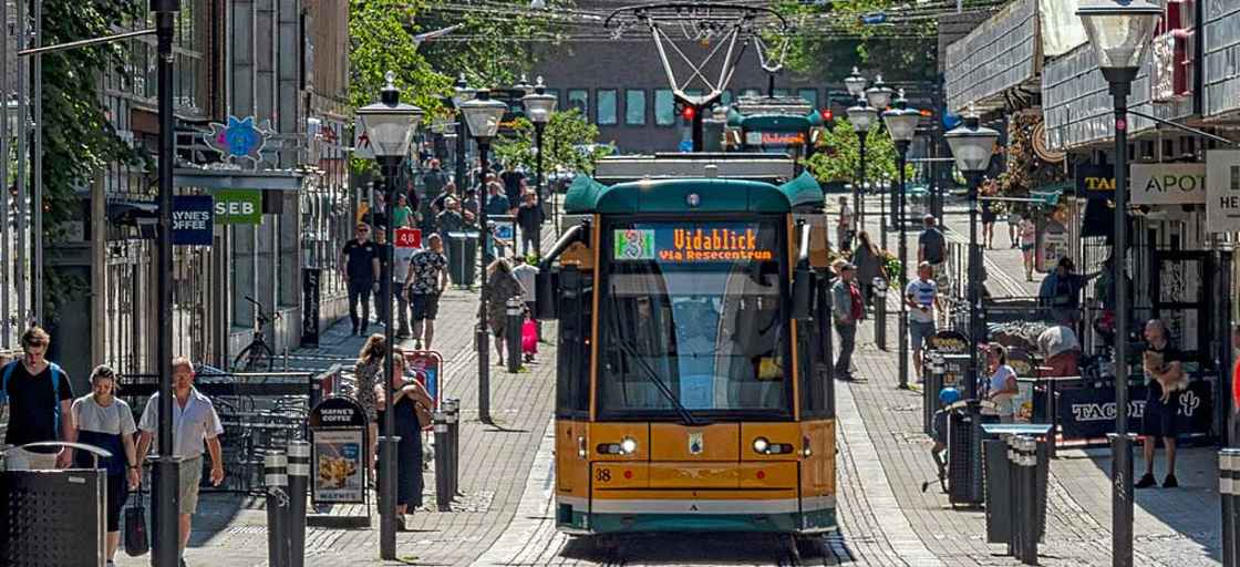 Spårvagn och shoppinggata