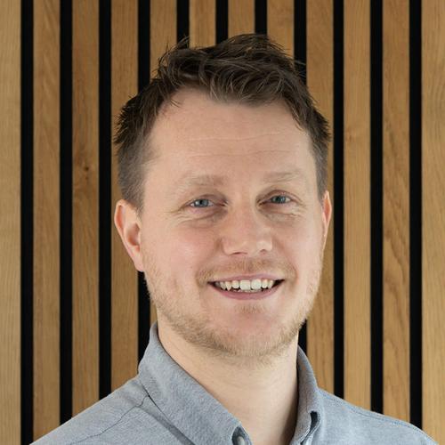 Tim de Mooij van Svea Finans met latjes