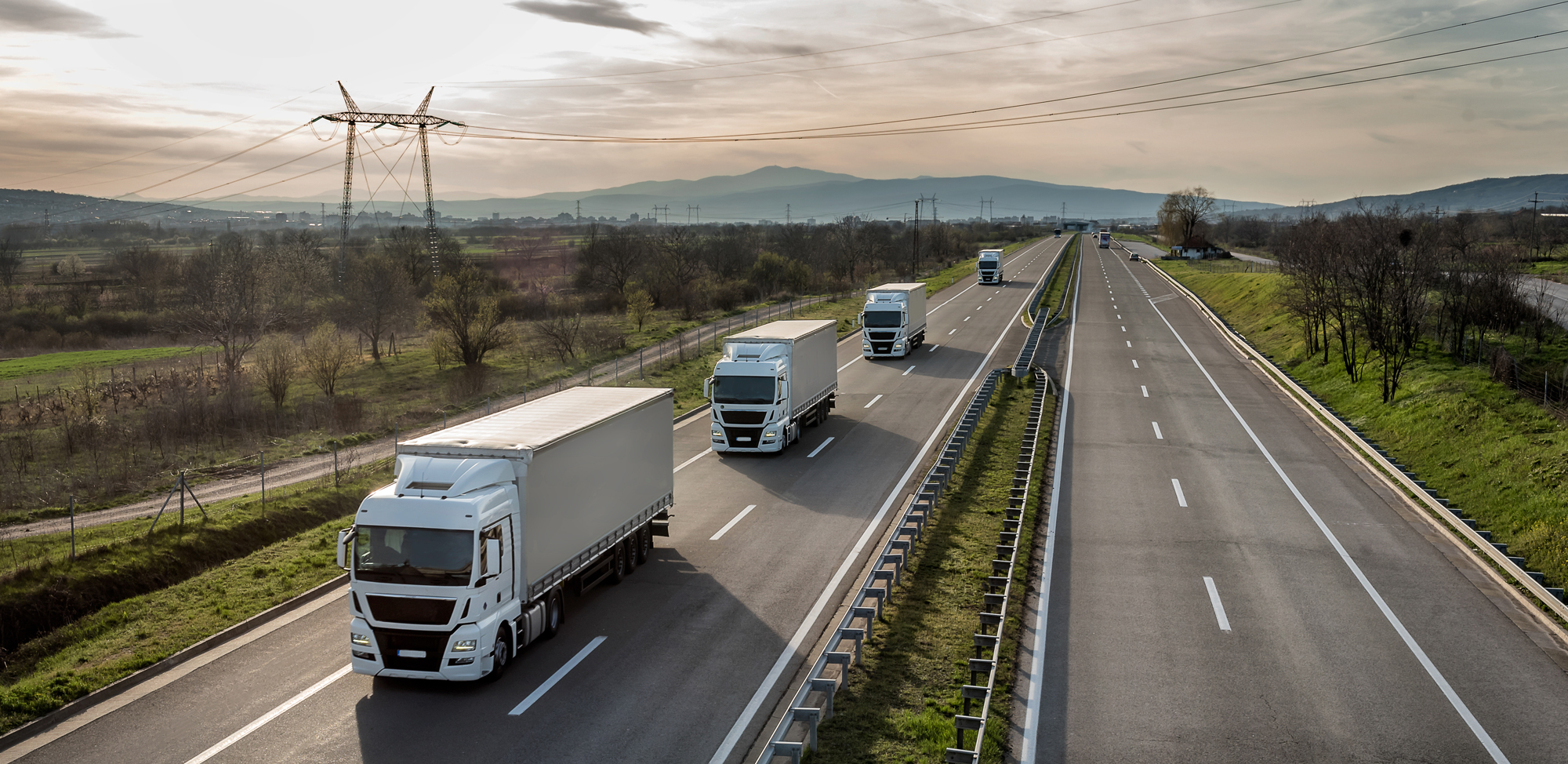 Lastbilar på landsväg