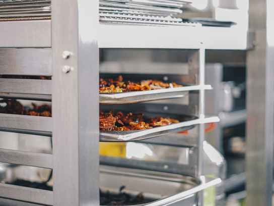 Tallriksställ i storkök