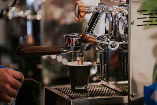 Kaffe kopp i bryggare