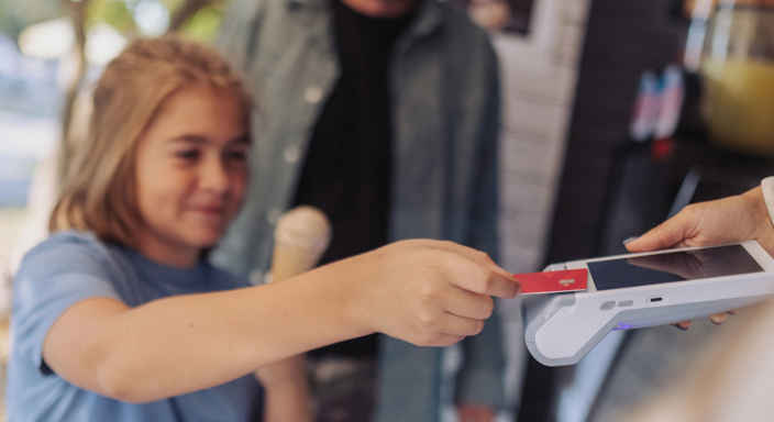 Barn som betalar med kort