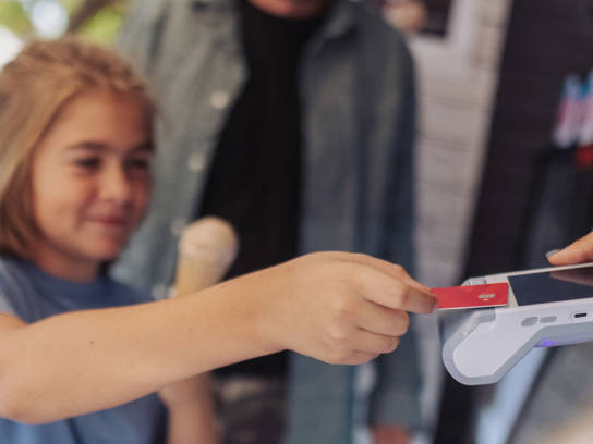 Barn som betalar med kort