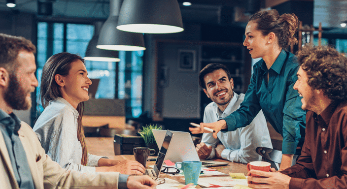 Fem personer runt ett konferensbord
