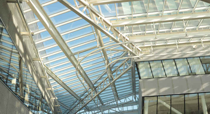 Takfönster på kontorsbyggnad